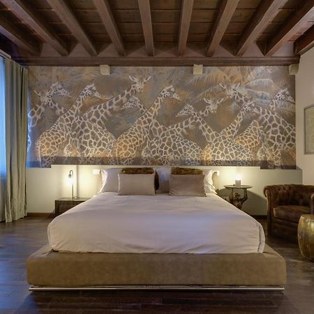 Palazzo Duomo Suites In Udine Center エクステリア 写真