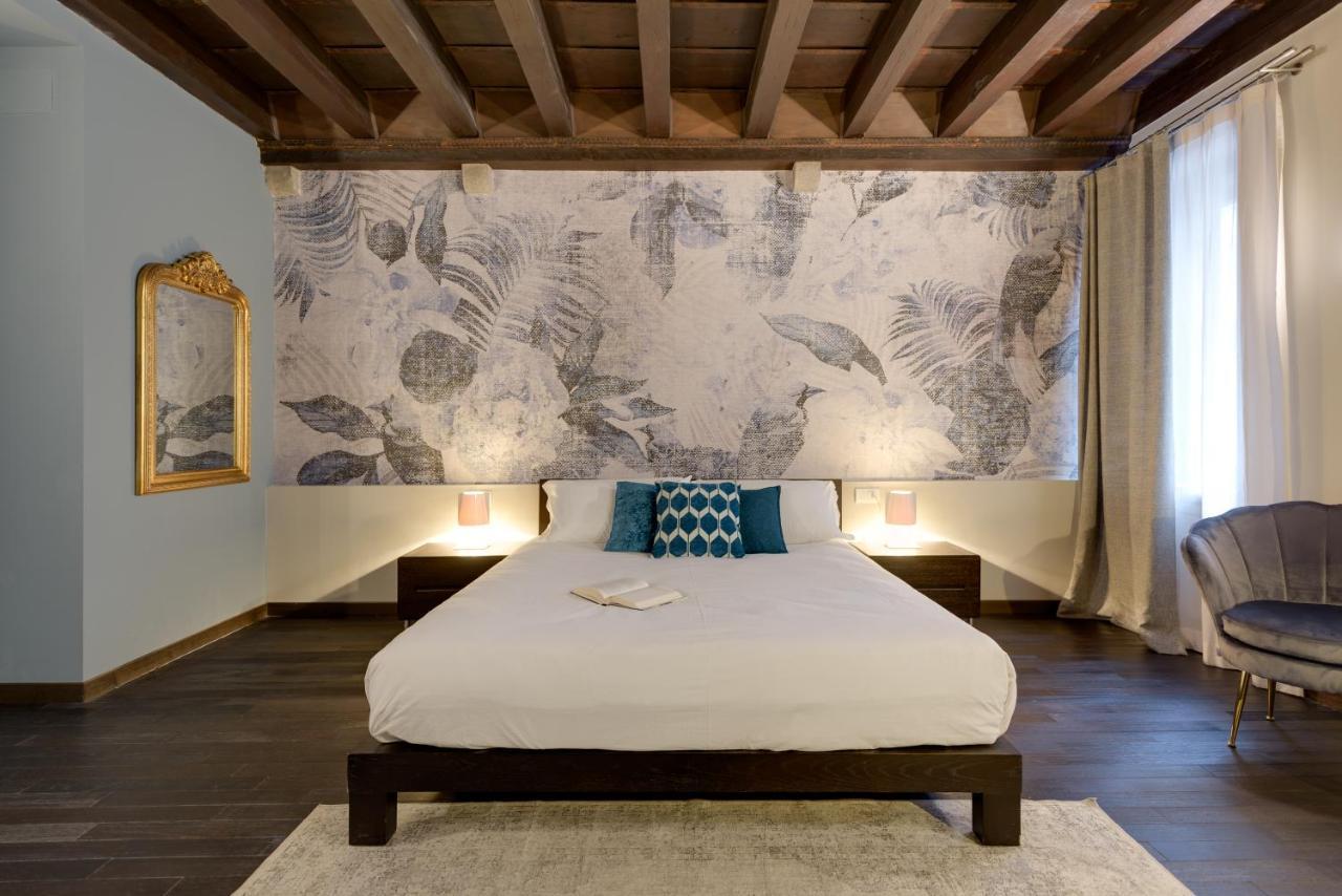 Palazzo Duomo Suites In Udine Center エクステリア 写真