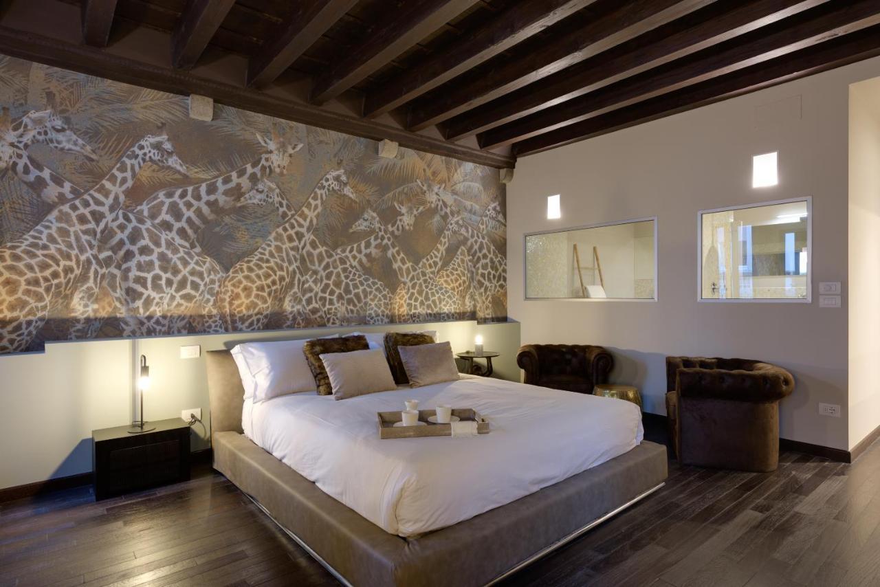 Palazzo Duomo Suites In Udine Center エクステリア 写真