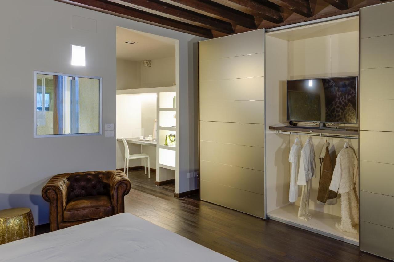 Palazzo Duomo Suites In Udine Center エクステリア 写真