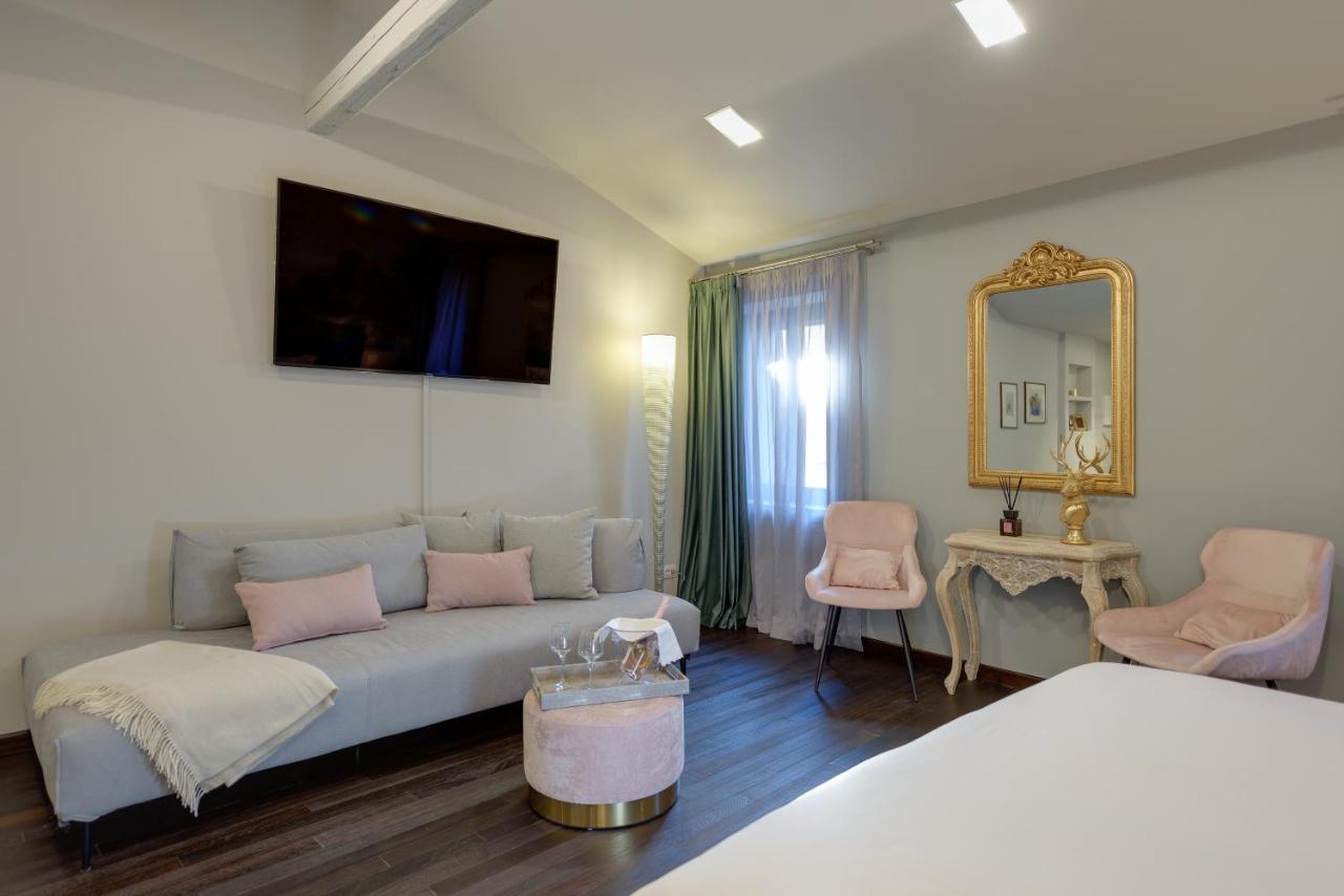 Palazzo Duomo Suites In Udine Center エクステリア 写真